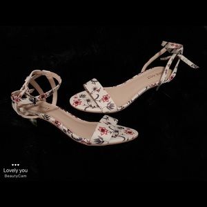 Nine west white with flower design low heels